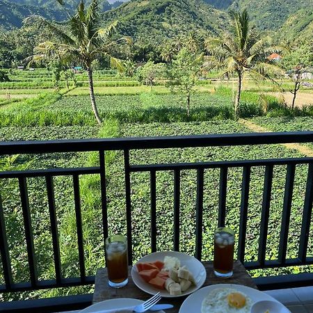 Mesari Homestay & Warung アメッド エクステリア 写真