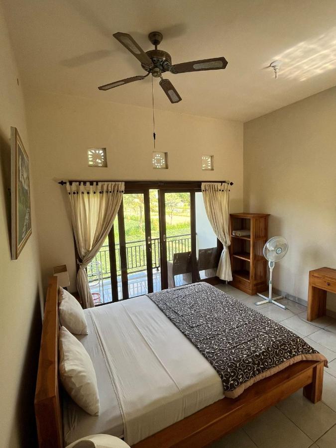 Mesari Homestay & Warung アメッド エクステリア 写真