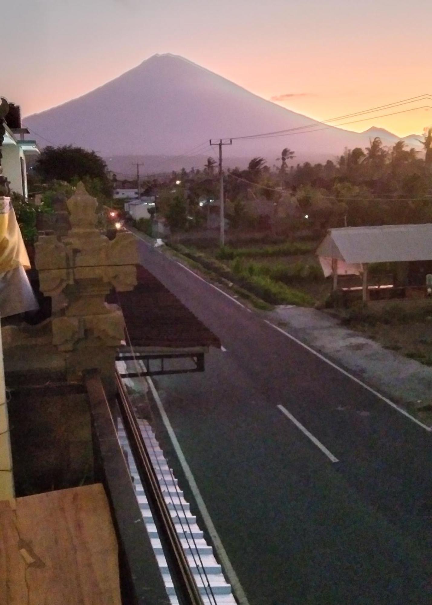 Mesari Homestay & Warung アメッド エクステリア 写真