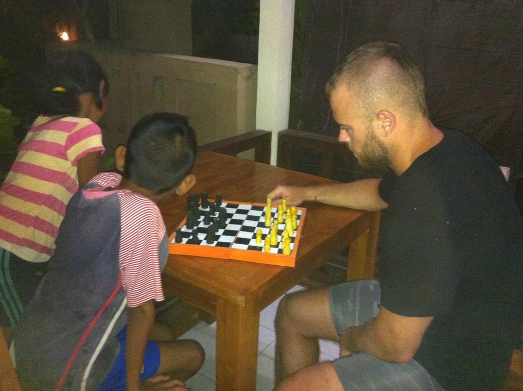 Mesari Homestay & Warung アメッド エクステリア 写真