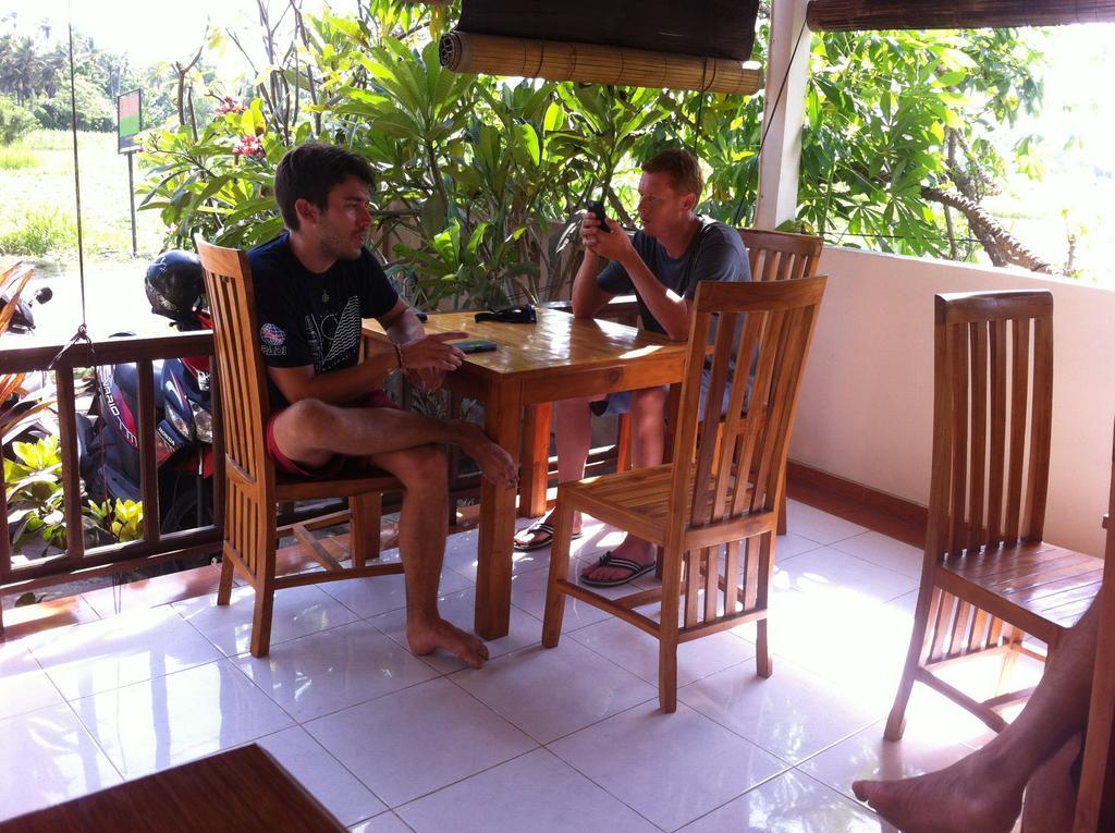 Mesari Homestay & Warung アメッド エクステリア 写真